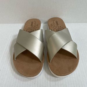 IZOD Alyssa Slide on Sandals Women's 6.5 Gold
